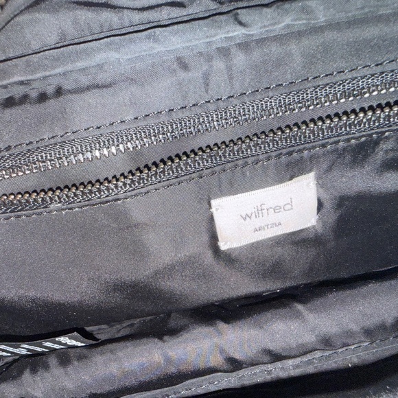 Small Aritzia Bag - Picture 4 of 4